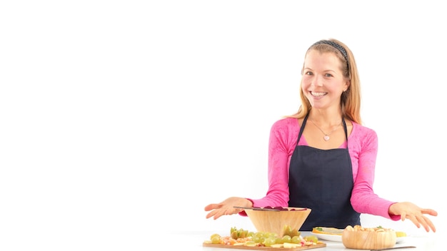 Uśmiechnięta osoba podczas jedzenia